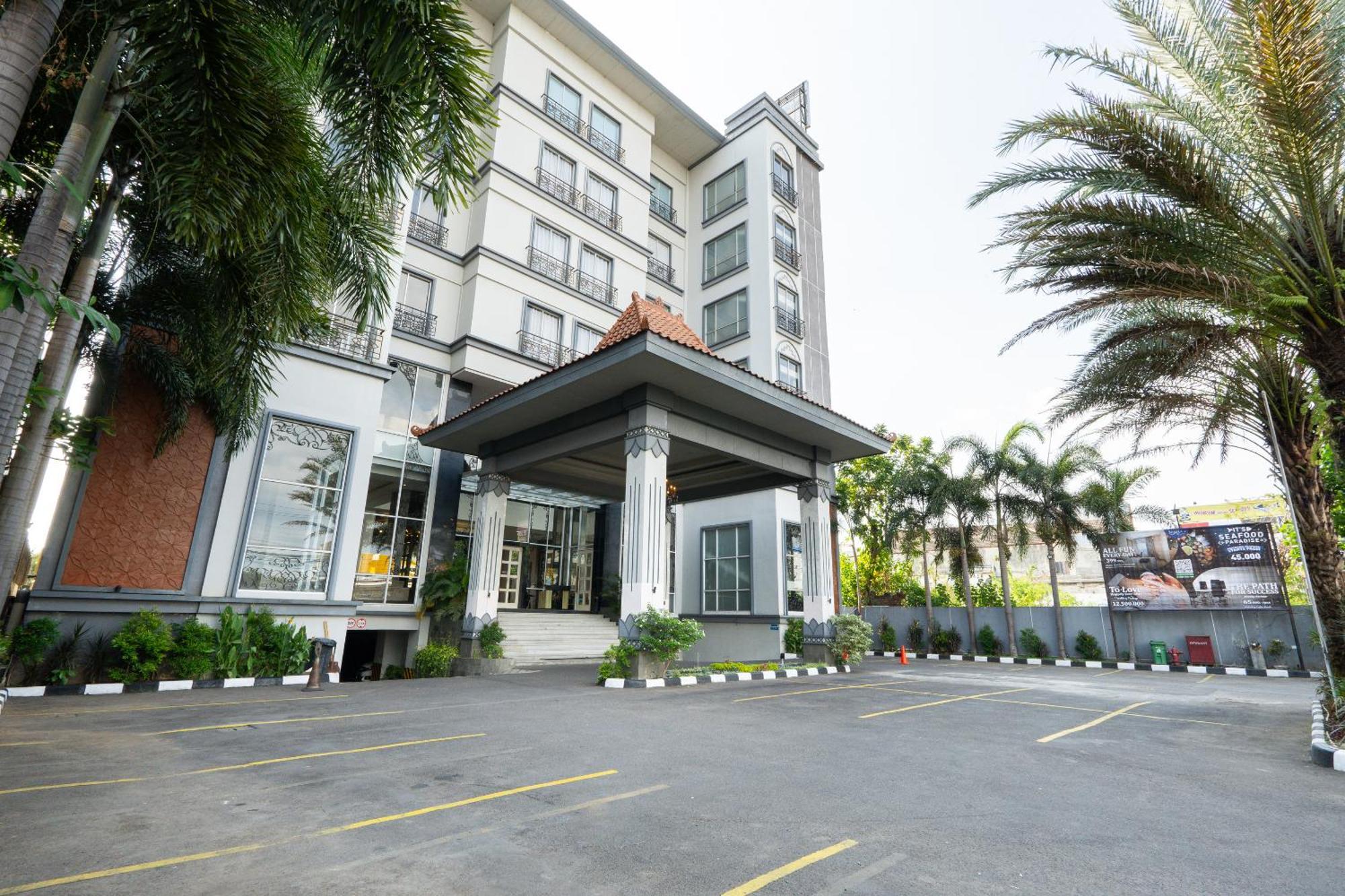 Grand Serela Yogyakarta Hotel Exterior photo